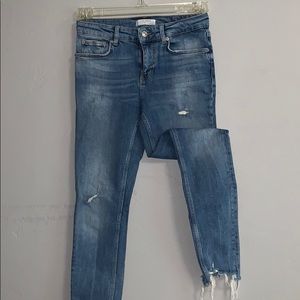 Zara light wash frayed jeans